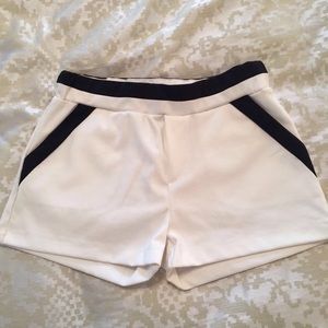 mine Shorts - Mine High Waist Stretch B&W Shorts with Pockets mine Shorts - Mine High Waist Stretch B&W Shorts with Pockets
